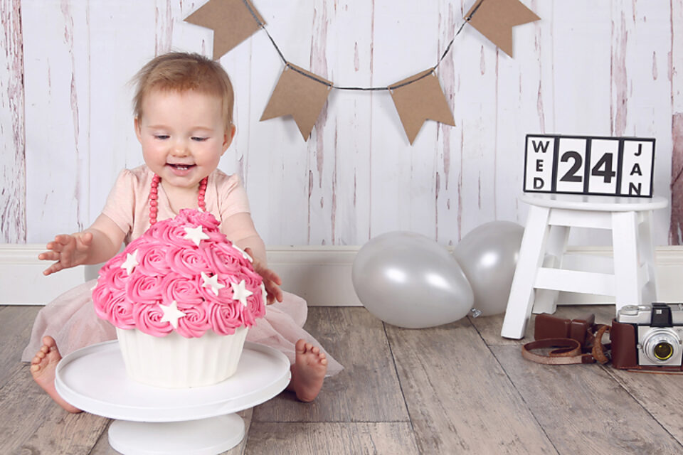 Taartsnoetjes - Cake Smash - Taart - 1 jaar - Baby - Shoot - Oldenzaal - Hengelo - Enschede - Suus FotoSjop - Studio