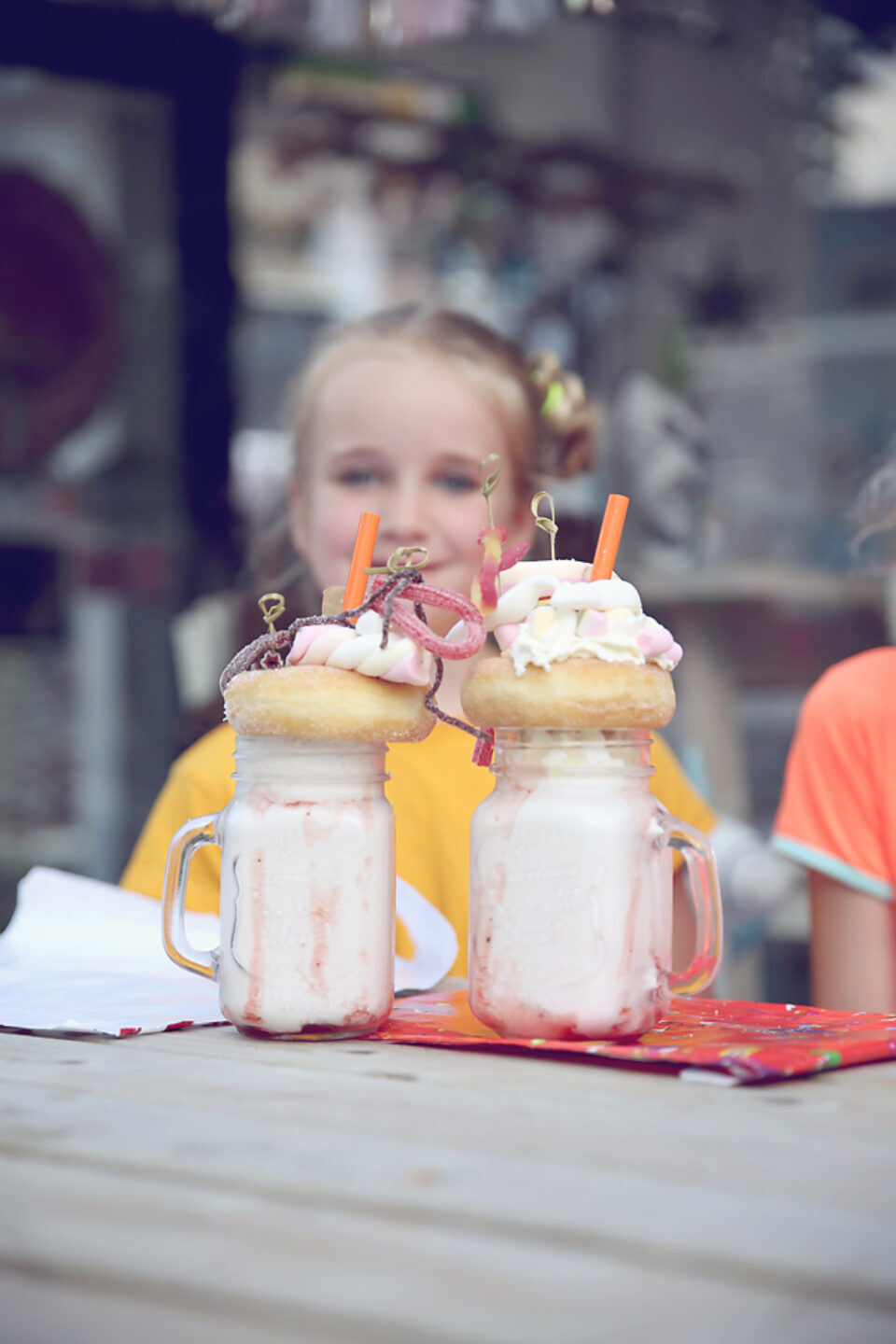 Fotografie - Suus' FotoSjop - Oldenzaal - Enschede Hengelo - Twente - De Lutte - Denekamp - Borne - Losser - Almelo - Studio - Locatie - Portret - Spontaan - Kinderfeest - Meisjes - Jongens - Foto's - Lijst - Shakes Cakes