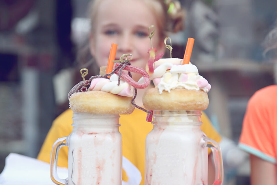Fotografie - Suus' FotoSjop - Oldenzaal - Enschede Hengelo - Twente - De Lutte - Denekamp - Borne - Losser - Almelo - Studio - Locatie - Portret - Spontaan - Kinderfeest - Meisjes - Jongens - Foto's - Lijst - Shakes Cakes