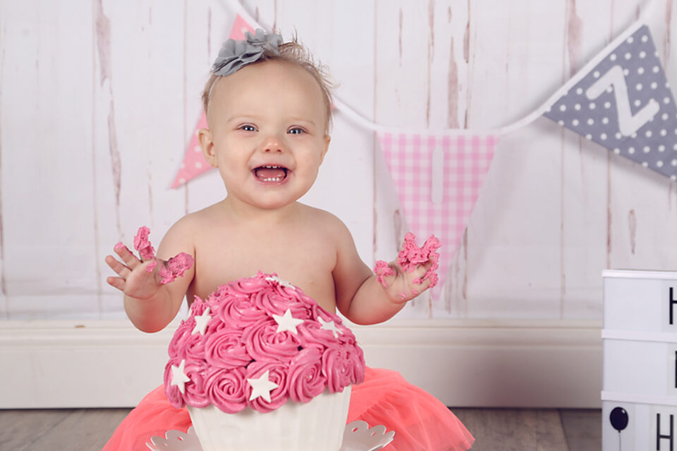Taartsnoetjes - Cake Smash - Taart - 1 jaar - Baby - Shoot - Oldenzaal - Hengelo - Enschede - Suus FotoSjop - Studio