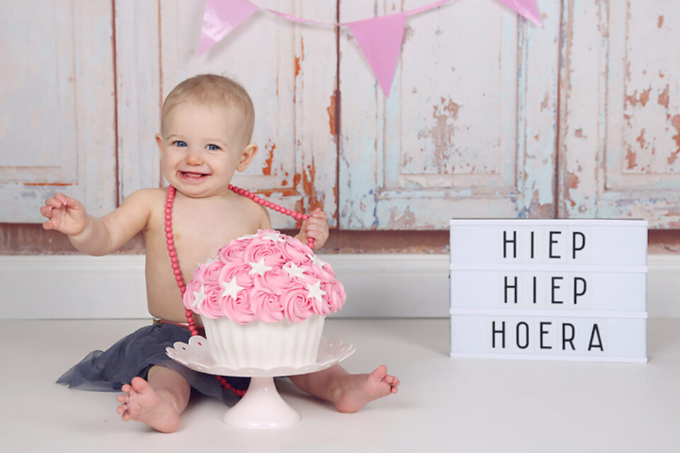 Taartsnoetjes - Cake Smash - Taart - 1 jaar - Baby - Shoot - Oldenzaal - Hengelo - Enschede - Suus FotoSjop - Studio