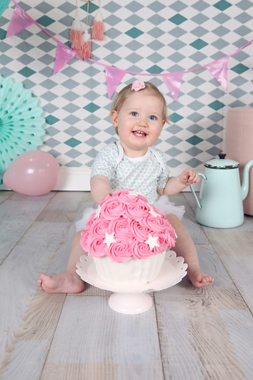Taartsnoetjes - Cake Smash - Taart - 1 jaar - Baby - Shoot - Oldenzaal - Hengelo - Enschede - Suus FotoSjop - Studio