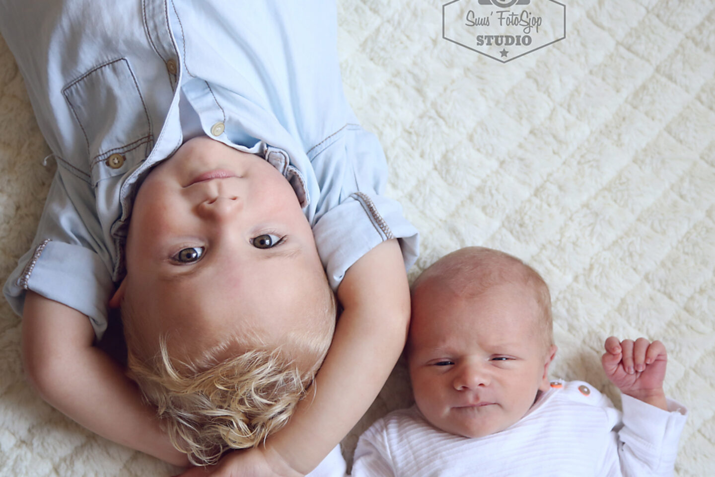 fotografie - Suus' FotoSjop - Oldenzaal - Enschede Hengelo - Twente - De Lutte - Denekamp - Borne - Losser - Almelo - Studio - Locatie - Portret - Spontaan - Newborn - Baby - Pasgeboren - Meisje - Jongen - Lifestyle - Fotograaf - Thuis - Lief zacht