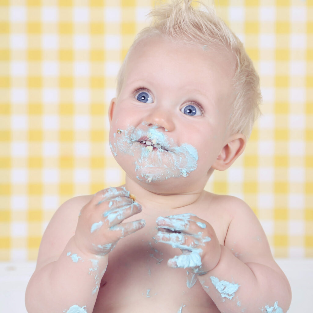 Fotografie - Suus' FotoSjop - Oldenzaal - Hengelo - Enschede - De Lutte - Losser - Denekamp - Almelo - Fotograaf - Taartsnoetjes - Cake Smash - One year old - 1 jaar - Kids - Tipi's Taarten - Louise Bruggeman