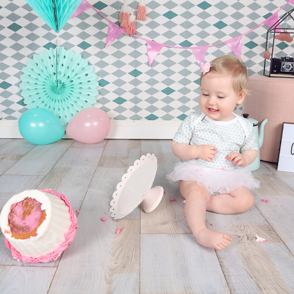 Taartsnoetjes - Cake Smash - Taart - 1 jaar - Baby - Shoot - Oldenzaal - Hengelo - Enschede - Suus FotoSjop - Studio
