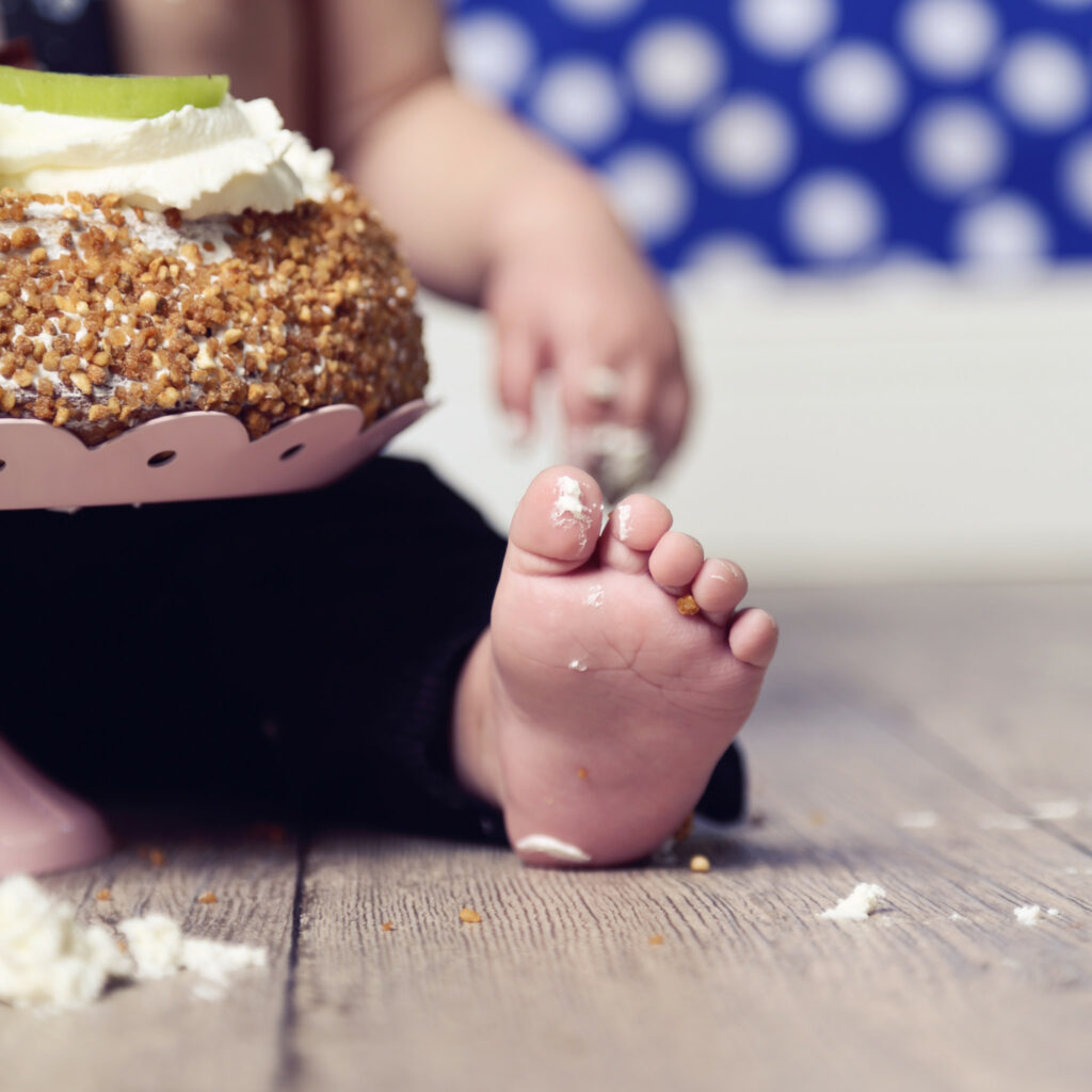 Taartsnoetjes - Cake smash- Suusfotosjop - fotografie - 1 jaar - Suus' FotoSjop - Oldenzaal - fotograaf