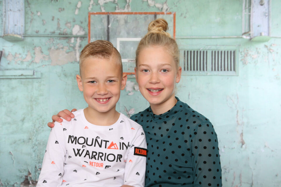 Suus' FotoSjop - Oldenzaal - Enschede - Hengelo - Denekamp - De Lutte - Weerselo - Bornerbroek - Deuringen - Haaksbergen - Neede - Rietmolen - Schoolfotograaf - schoolfoto - goedkope schoolfoto - broerzus foto - samen - studio - online bestellen