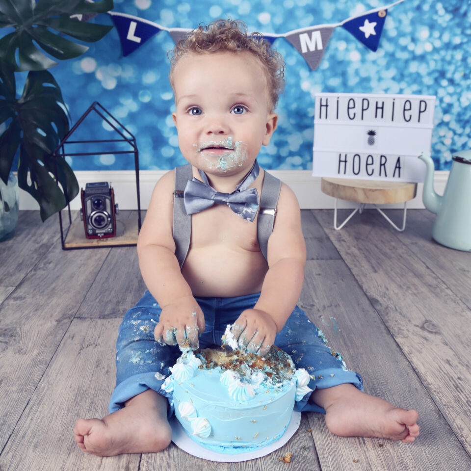Fotografie - Suus' FotoSjop - Oldenzaal - Hengelo - Enschede - Lutte - Denekamp - Almelo - Fotograaf - Taartsnoetjes - Cake Smash - One year old - 1 jaar - Kids - Tipi's Taarten - Louise Bruggeman
