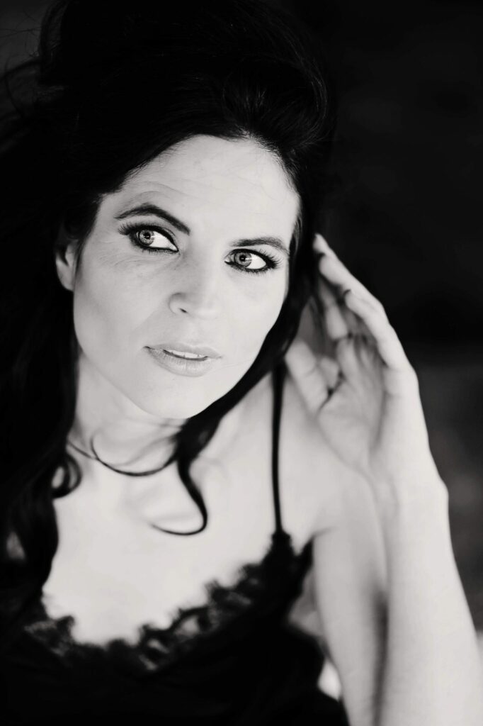 Fotografie - Suus' FotoSjop - Oldenzaal - Hengelo - Enschede - Lutte - Denekamp - Almelo - Fotograaf - Themashoot - Model - Portret - Boudoir shoot - Fotoshoot - Zwartwit - Fotografie - Sexy _Fotoshoot - Lingerie