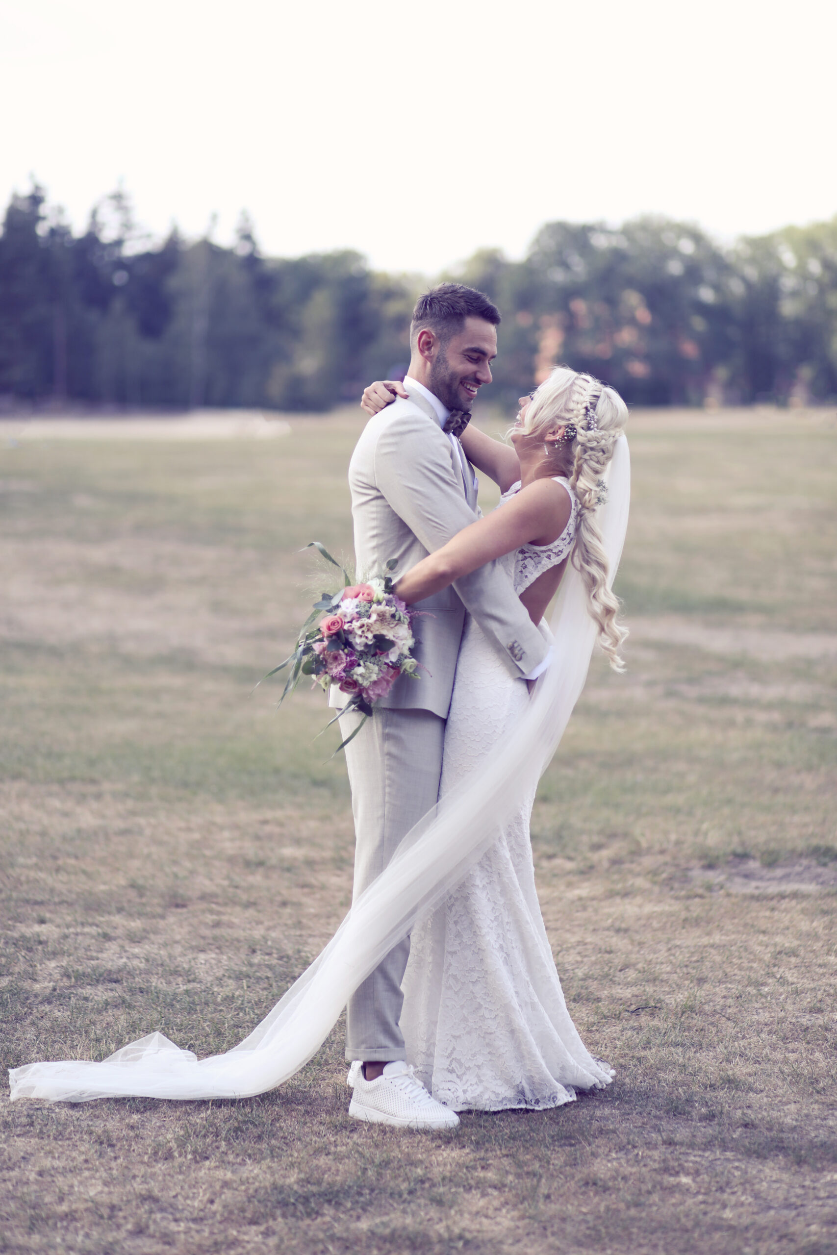 Fotografie - Suus' FotoSjop - Oldenzaal - Enschede Hengelo - Twente - De Lutte - Denekamp - Borne - Losser - Almelo - Studio - Locatie - Portret - Spontaan - Huwelijk - Bruid - Bruiloft - Liefde - Partner - Bruidegom - Trouwen - Wedding - Bruidsfotografie - Bruidsfotograaf - Huwelijkfotografie - Huwelijksfotograaf _ Weddingfotografie - Weddingfotograaf