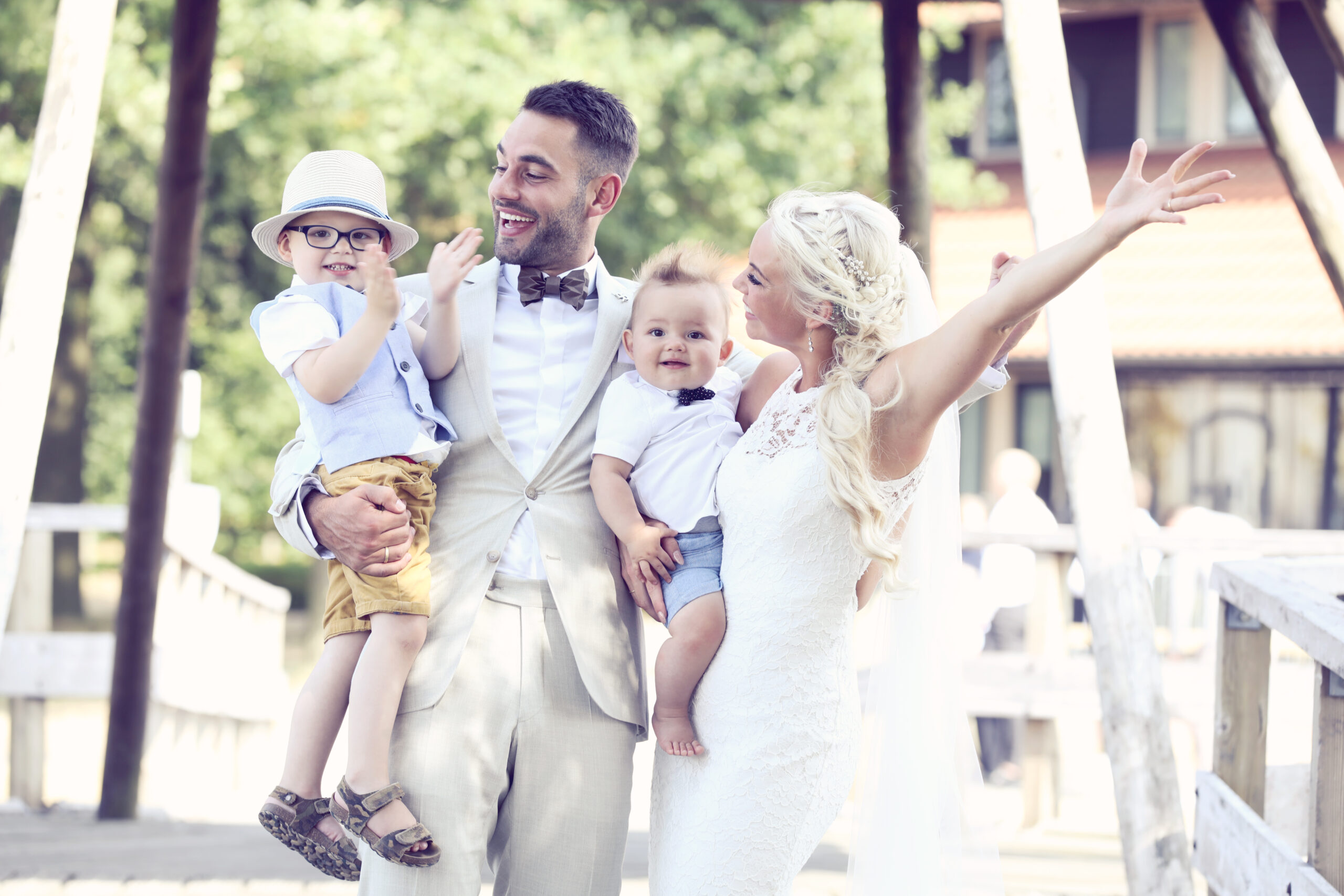 Fotografie - Suus' FotoSjop - Oldenzaal - Enschede Hengelo - Twente - De Lutte - Denekamp - Borne - Losser - Almelo - Studio - Locatie - Portret - Spontaan - Huwelijk - Bruid - Bruiloft - Liefde - Partner - Bruidegom - Trouwen - Wedding - Bruidsfotografie - Bruidsfotograaf - Huwelijkfotografie - Huwelijksfotograaf _ Weddingfotografie - Weddingfotograaf