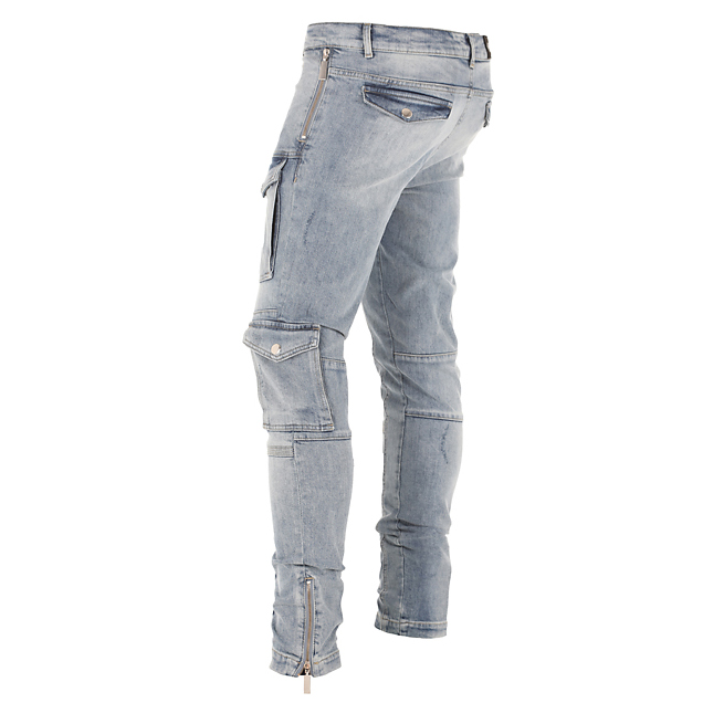 Lichte jeans op wit, kledingfotografie