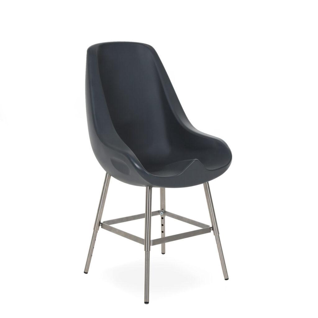 Grijze barkruk op wit, productfotografie voor een webshop