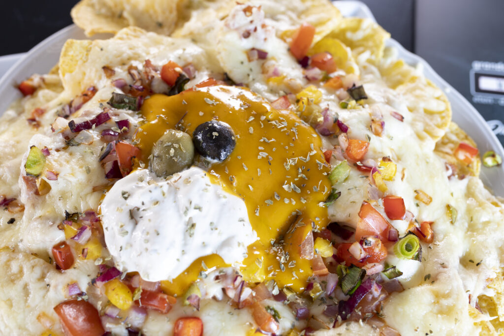 Nachos met guacamole en zure room, foodfotografie voor horeca