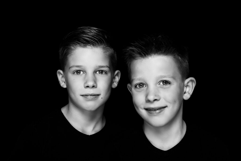 Zwart-witportret van twee broers, Pure Portrait
