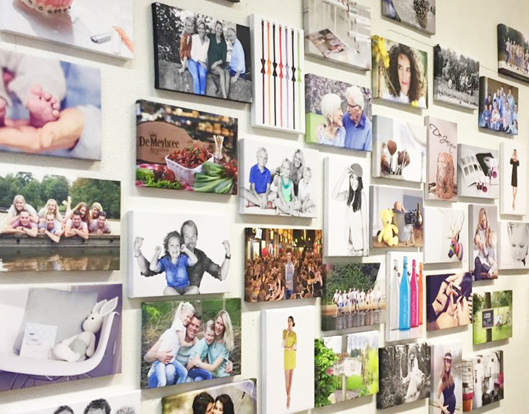 Wand vol foto's in verschillende formaten en afwerkingen, wanddecoratie
