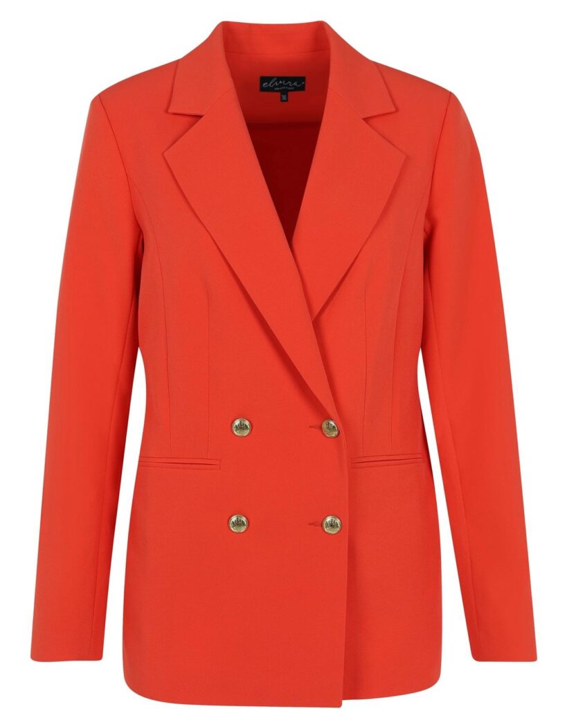 Oranje damesblazer op een witte achtergrond, kledingfotografie