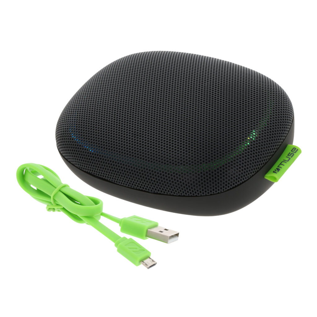 Zwarte draagbare speaker met groene kabel, productfoto