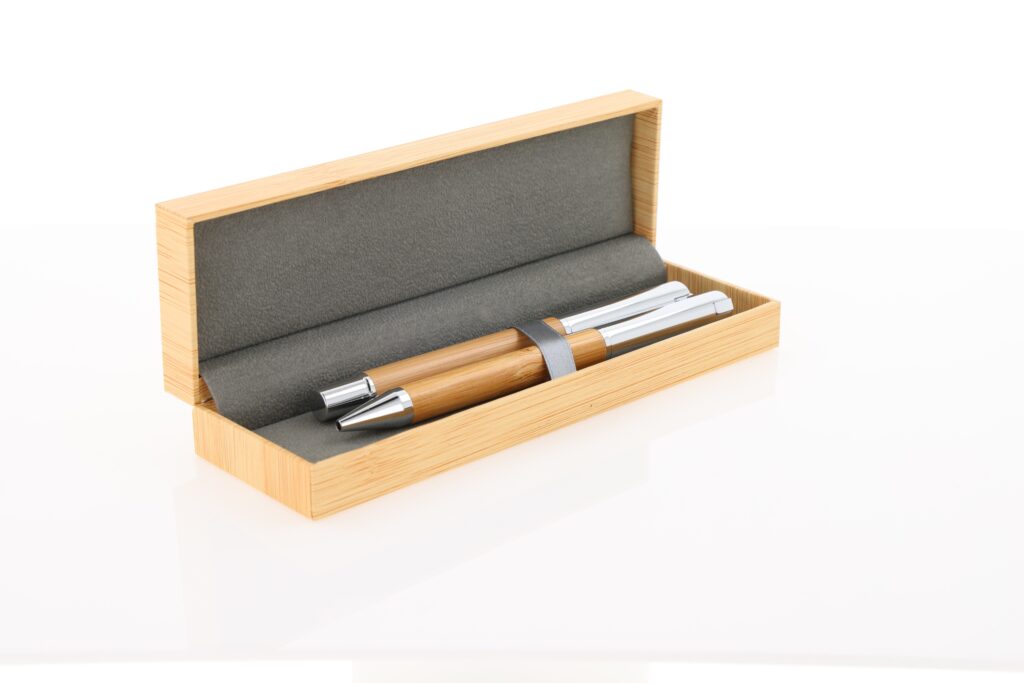 Pennenset in een bamboe cadeaudoos, packshot