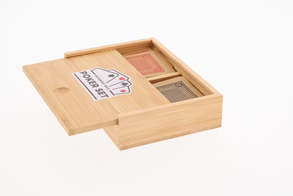 Houten kistje met cadeauset, packshot