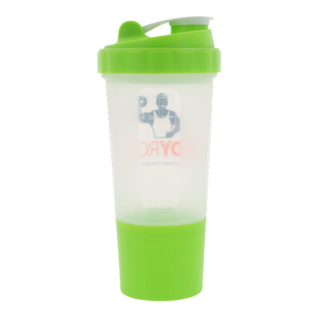 Groene shakebeker op een witte achtergrond, productfotografie